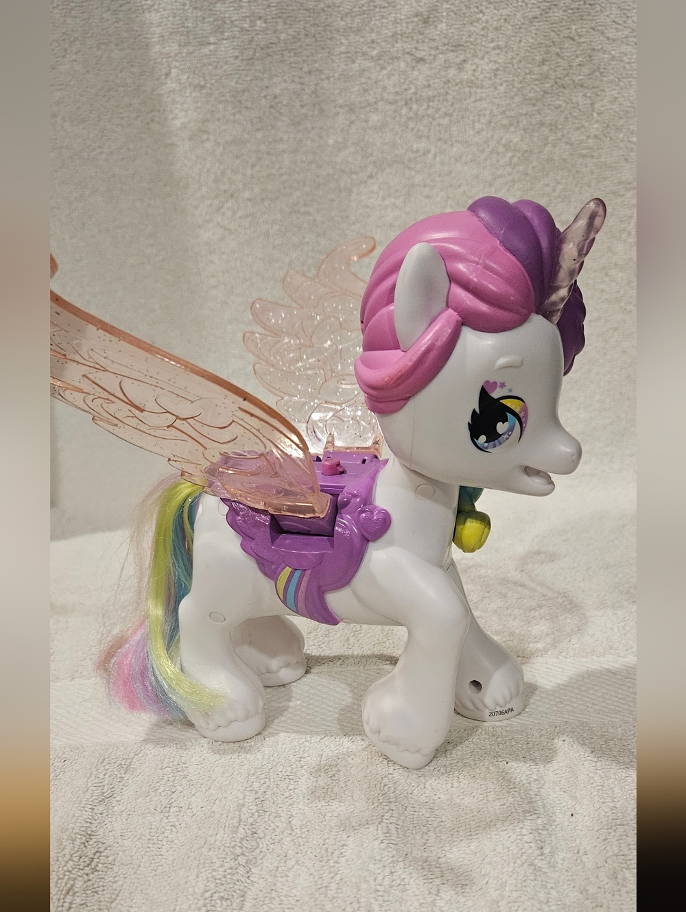 HATCHIMALS COLLEGGTIBLES RAINBOW-CATION HATCHICORN